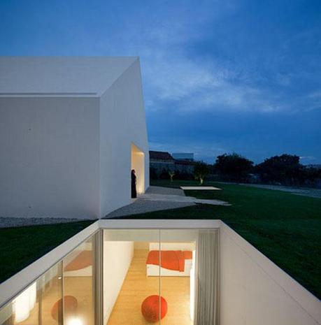 Une villa minimaliste à Leiria au Portugal - 3