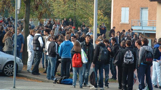 http://static.mcetv.fr/img/2011/03/lycee-manif-21.jpg