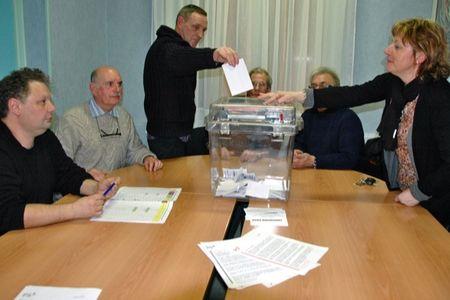 PS_ELECTIONS_Yves_DAUDIGNY_2011_vote_Hirson