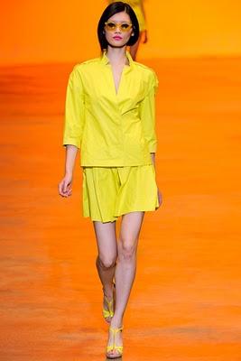 15X8 - Les femmes arcs-en ciel acides de Cacharel