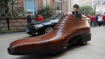 Shoe_car_quirky_china_news_35dfd617cf0a5ee80d97d6dd73747a4d