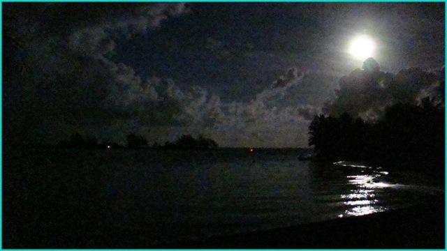 Pleine lune et tsunami à Tahiti