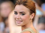 Lily Collins sera 'Blanche Neige' face Julia Roberts