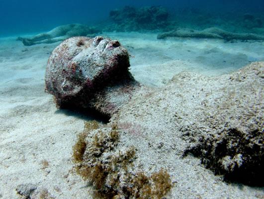 http://www.underwatersculpture.com/assets/images/print_sales/Print/print-Grace-Reef.jpg