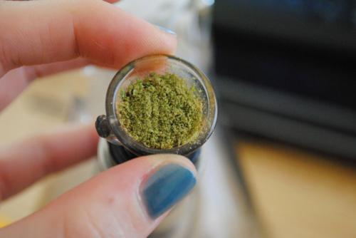 Beuh cannabis weed zeb dans une pipe