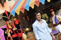 Samuel Benchetrit dans le marché d'Agrabah au Festival des Moments Magiques Disney à Disneyland Paris