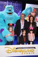 Alain Afflelou en famille avec Sully au Festival des Moments Magiques Disney à Disneyland Paris