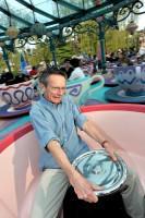 Patrice Leconte dans Mad Hatter's Tea Cups au Festival des Moments Magiques Disney à Disneyland Paris