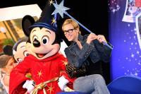 Lorie et Mickey au Festival des Moments Magiques Disney à Disneyland Paris