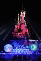 Chateau illuminé en rose pour le Festival des Moments Magiques Disney à Disneyland Paris