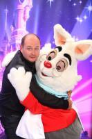 Cauet et le Lapin Blanc au Festival des Moments Magiques Disney à Disneyland Paris