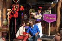 Manu Katché et sa femme dans le marché d'Agrabah au Festival des Moments Magiques Disney à Disneyland Paris