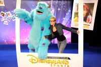 Lorie et Sully de Monstres & Cie dans le cadre photo du Festival des Moments Magiques Disney à Disneyland Paris