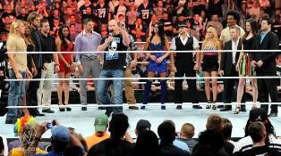 Lors du Raw du 4 avril 2011 Stone Cold Steve Austin joue les présentateurs de Tough Enough 