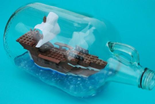 lego bateau 540x361 Un bateau LEGO mis en bouteille