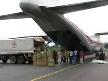 Côte d’Ivoire avion cargo CICR atterrit avec tonnes secours