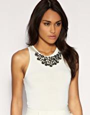 Mango - Débardeur avec encolure ornée de pierreries