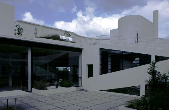 Villa Savoye - Le Corbusier - Cours intérieure et toit