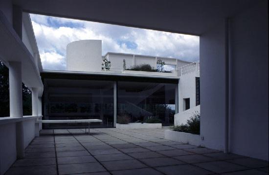 Villa Savoye - Le Corbusier - Entrée de la cours intérieure