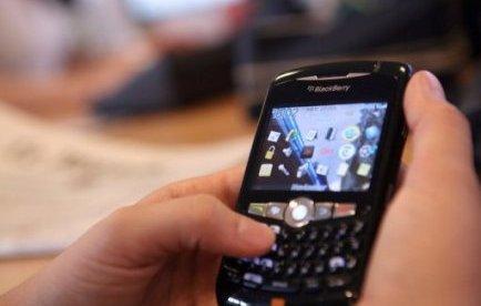 10% des automobilistes suivent leur itinéraire sur smartphone en roulant