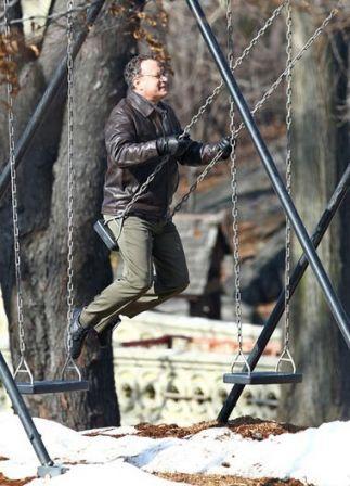 Tom_Hanks_Doing_Own_Stunts_Set_Extremely_Loud_VFuCrszJ6C_l.jpg