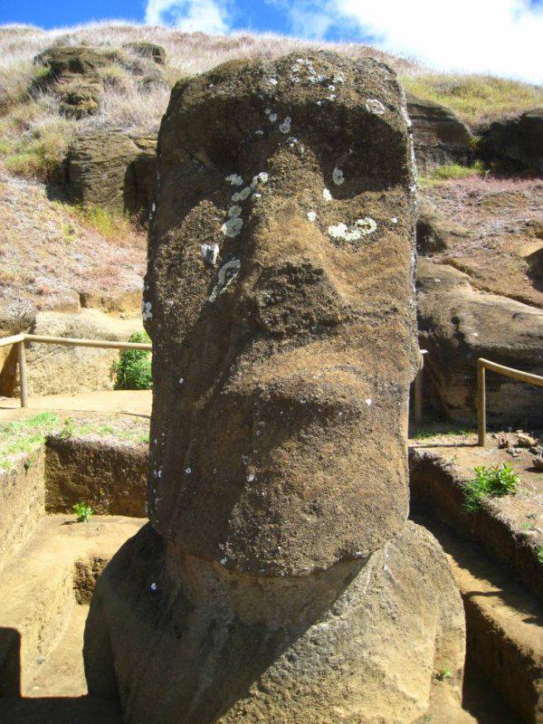Rano Raraku intérieur - moai n° 108 - 04/03/2011