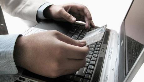 Le shopping en ligne séduit les adolescents http://static.mcetv.fr/img/2011/04/achat-en-ligne.jpg