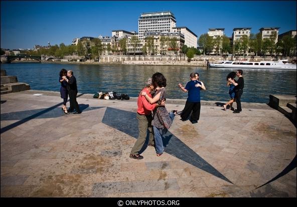 Square-Tino-Rossi-danseurs005