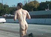 homme fait jogging l'autoroute