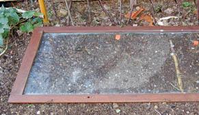 semis couvert d'une vitre