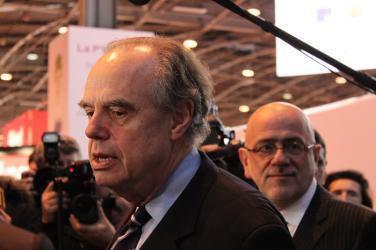 À Bruxelles, Mitterrand évoque le livre numérique et la culture