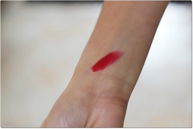 When I wear my  Red lipstick ...