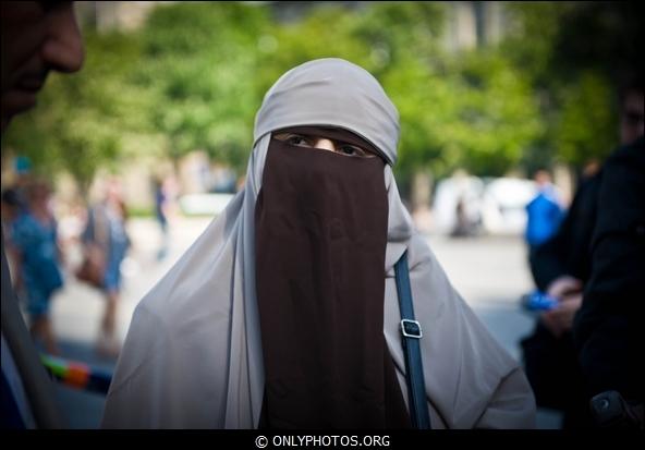 manif-anti-loi-burka002