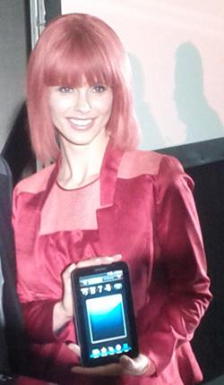 Miss IFA 2011 pose avec la Galaxy Tab