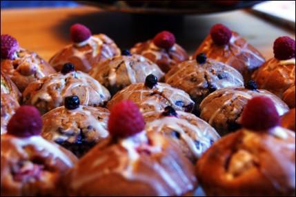 Muffins framboises et muffins mirtille/chocolat blanc