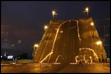 Phallus du collectif Voina Guérilla artistique russe : un phallus primé.
