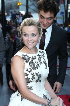 Reese_Witherspoon_Robert_Pattinson_Reese_Witherspoon_UXvm-ez6Rlul.jpg