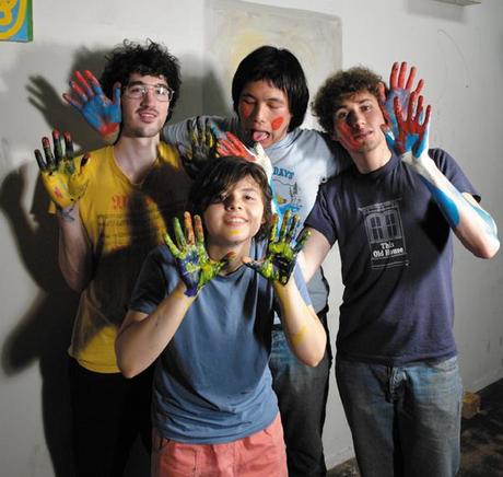 Ponytail Ponytail présente sa nouvelle vidéo.