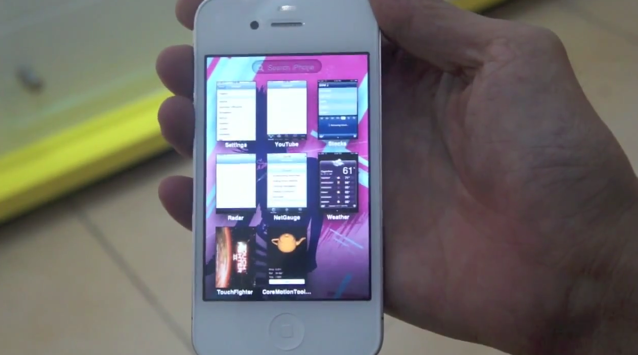 iPhone 4 blanc sous iOS 5 en vidéos ?