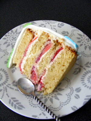 Gâteau d'anniversaire pour les 3 ans du fiston ;) (fraises, citron, amandes)
