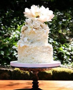 gateau-mariage-vintage-peche Mariage vintage pastel rose pale et bleu marine blanc