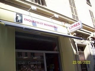 Enquêtes et Bizarreries : un café littéraire à Nice