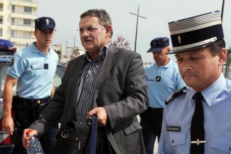 René Marratier, le maire de la Faute-sur-mer (Vendée), arrive au palais de justice aux Sables-d'Olonne, le 14 avril 2011 (AFP Frank Perry)