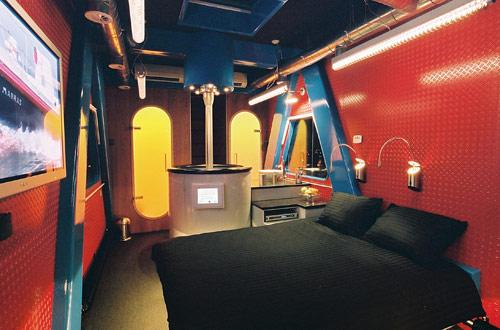 Harbour-Crane-Un-hotel-grue-aux-Pays-Bas-hoosta-room-magazine-paris