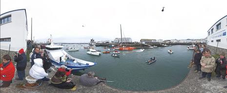 Arrivée de Francis Joyon à Brest