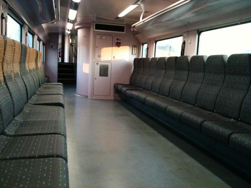 Pourquoi n’installent-ils pas les sièges dos à dos au lieu...