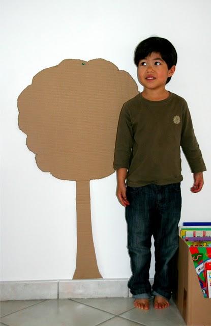 Recyclage et inspiration: un arbre en carton