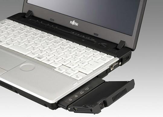 fujitsu LifeBook S761 540x387 Un pico projecteur en place du lecteur optique chez Fujitsu