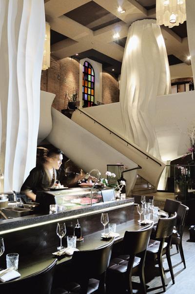 bar-restaurant-East-hotel-Europe-de-l-ouest-allemagne-hotel-insolite-hoosta-magazine-paris