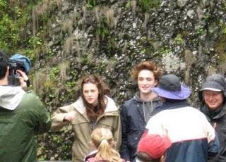 Behind the scenes, Kristen Stewart and Robert Pattinson in Twilight